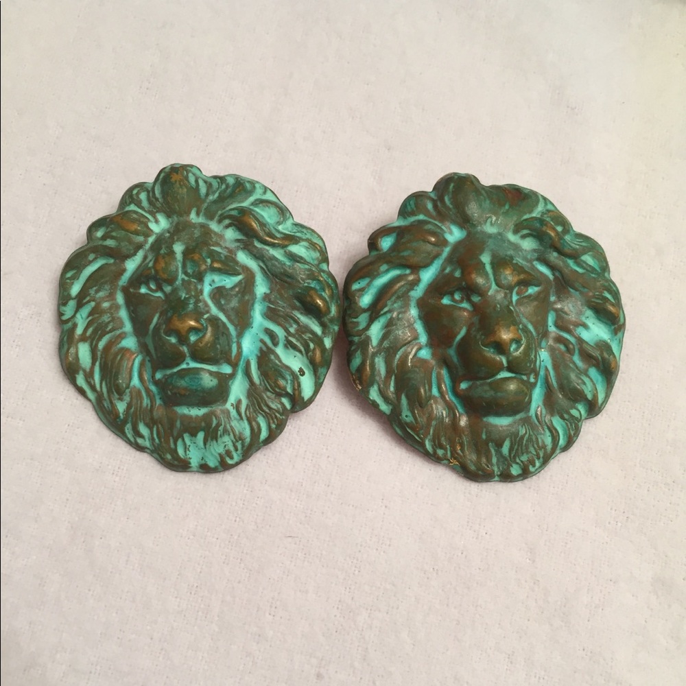 Lightweight Metal Lion Pierced Earrings
